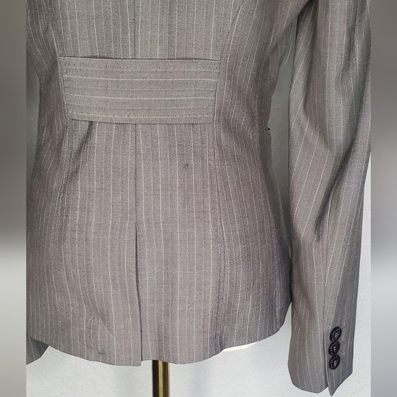 The Limited Wool Blend Perfect Travel Gray Pinstripe Fitted Blazer Jacket Size 6 - Picture 7 of 9